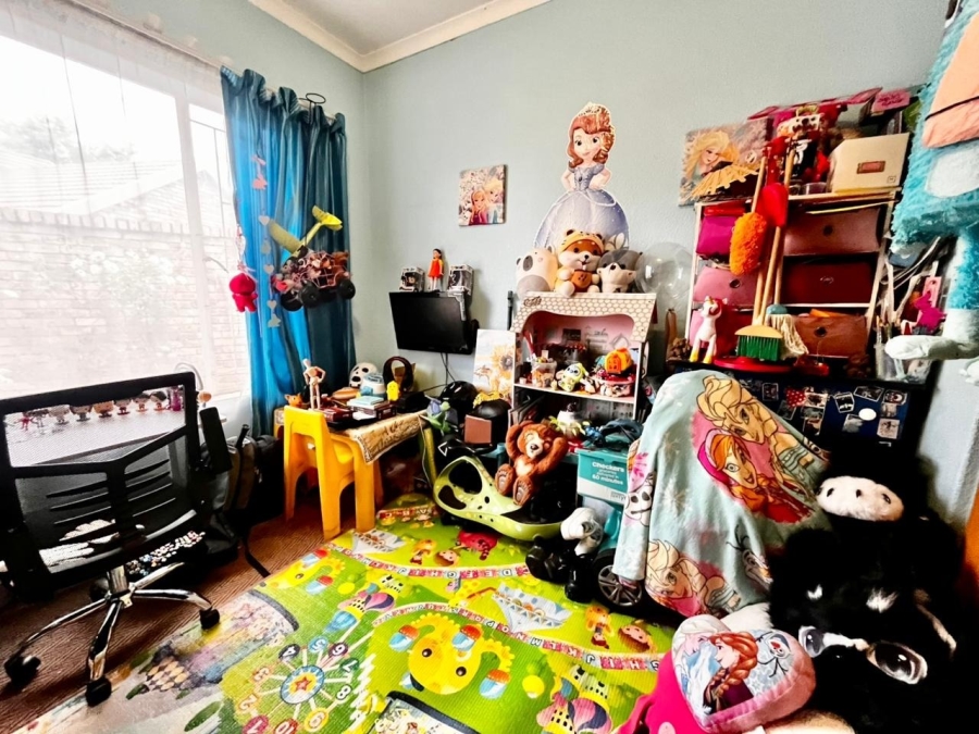 5 Bedroom Property for Sale in Waterval East North West